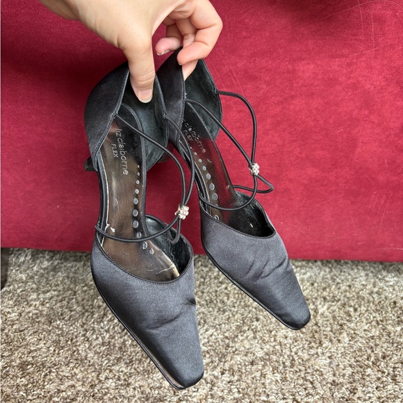 Liz Claiborne Black Satin Kitten Heels - Picture 1 of 7